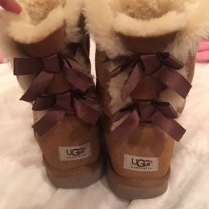 Bow Medium Brown Uggs